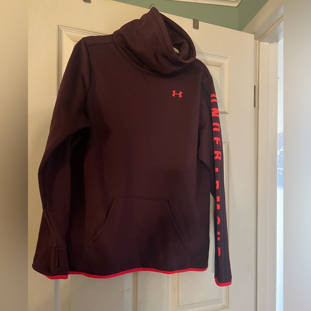 Under armor pull over